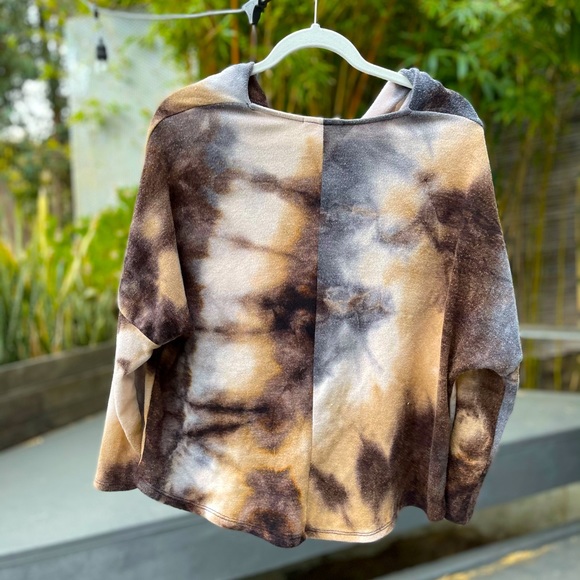 SOLD | Tie-Die Cowl Neck Groovy 70s Top 🤎💫 - Picture 4 of 6